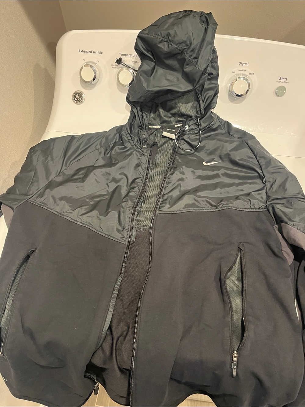 Nike Men’s Black Hooded Windbreaker with Swoosh